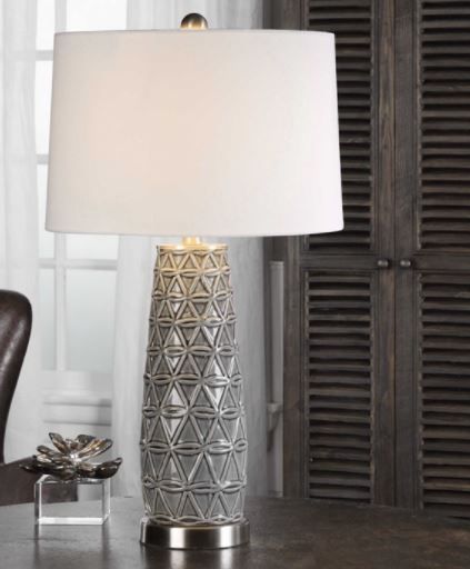 Embossed Triangle Pattern Lamp